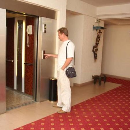Hotel Splendid Уагадугу Екстериор снимка