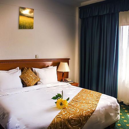 Hotel Splendid Уагадугу Екстериор снимка