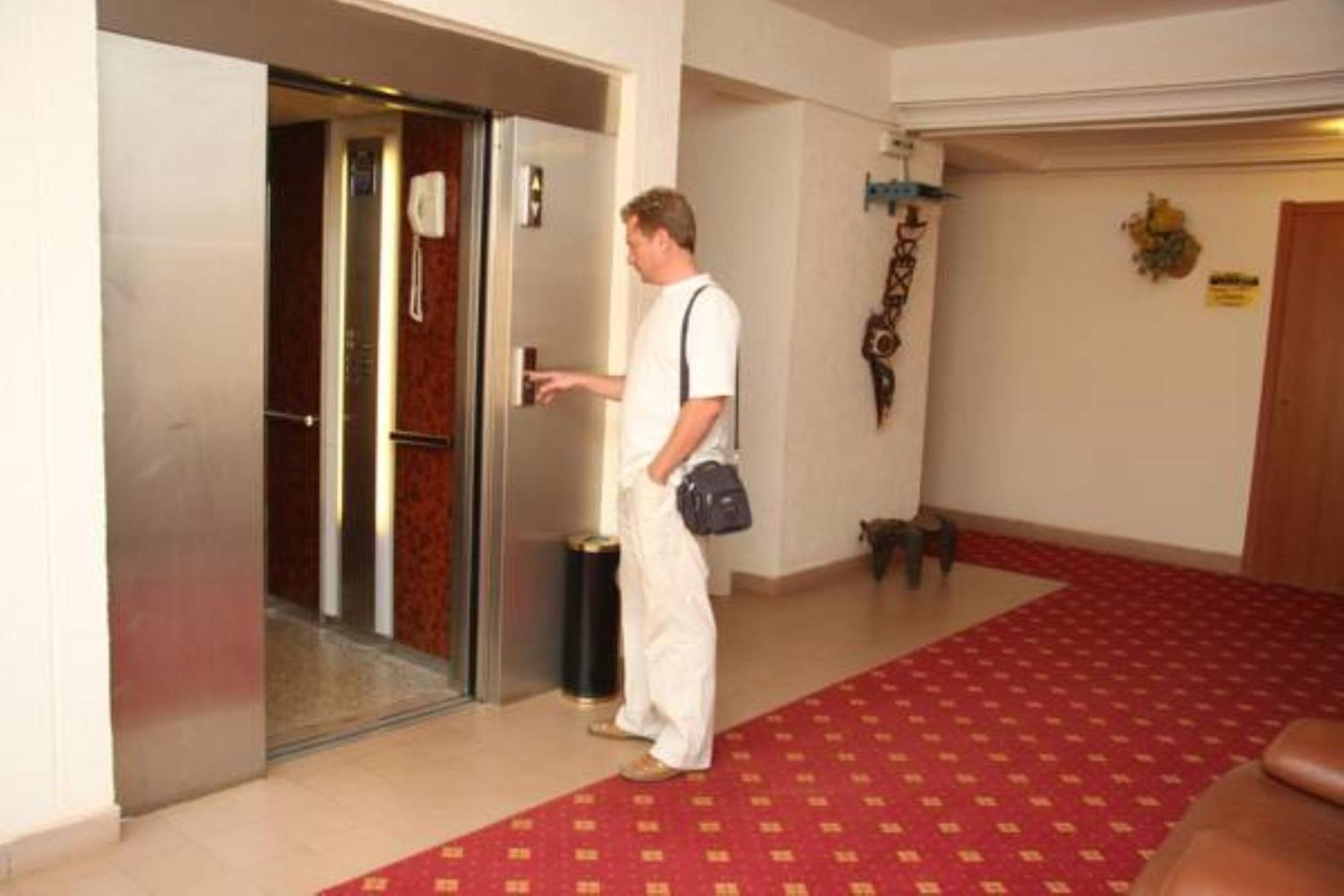 Hotel Splendid Уагадугу Екстериор снимка