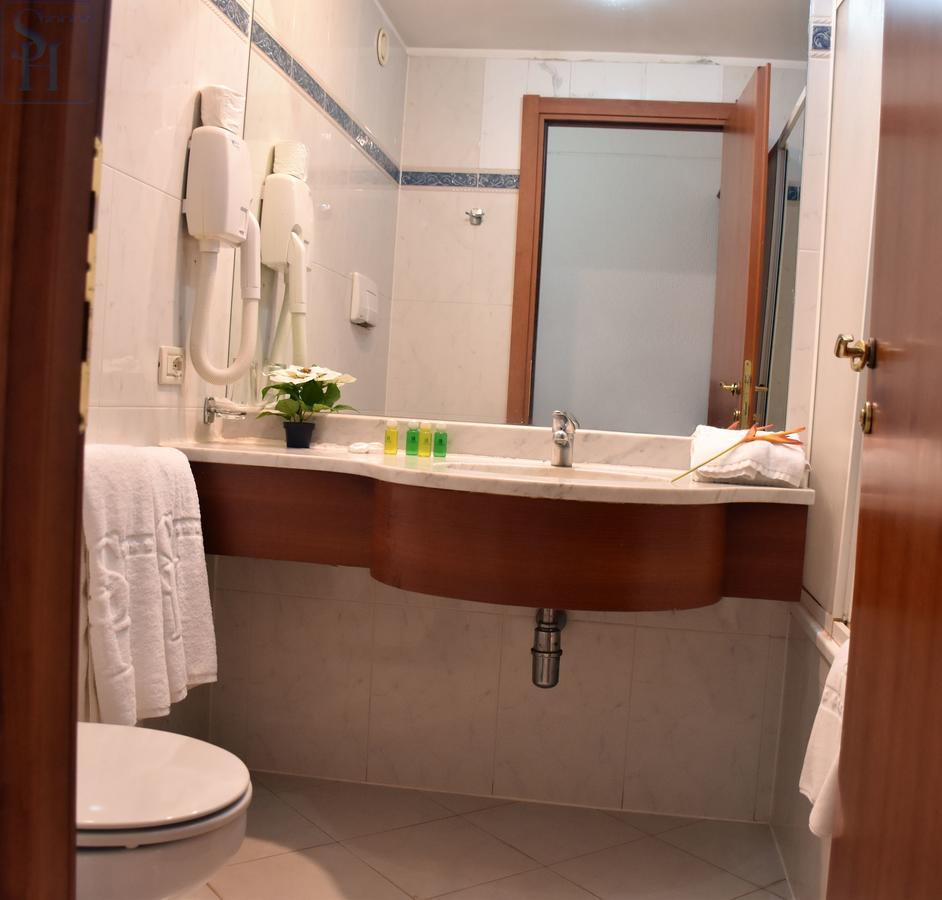 Hotel Splendid Уагадугу Екстериор снимка