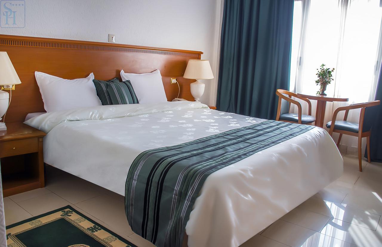 Hotel Splendid Уагадугу Екстериор снимка