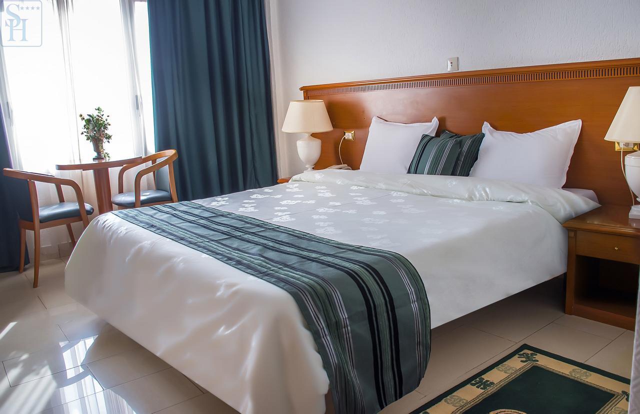 Hotel Splendid Уагадугу Екстериор снимка