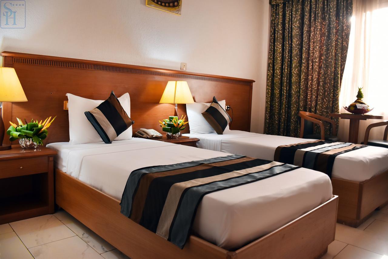 Hotel Splendid Уагадугу Екстериор снимка