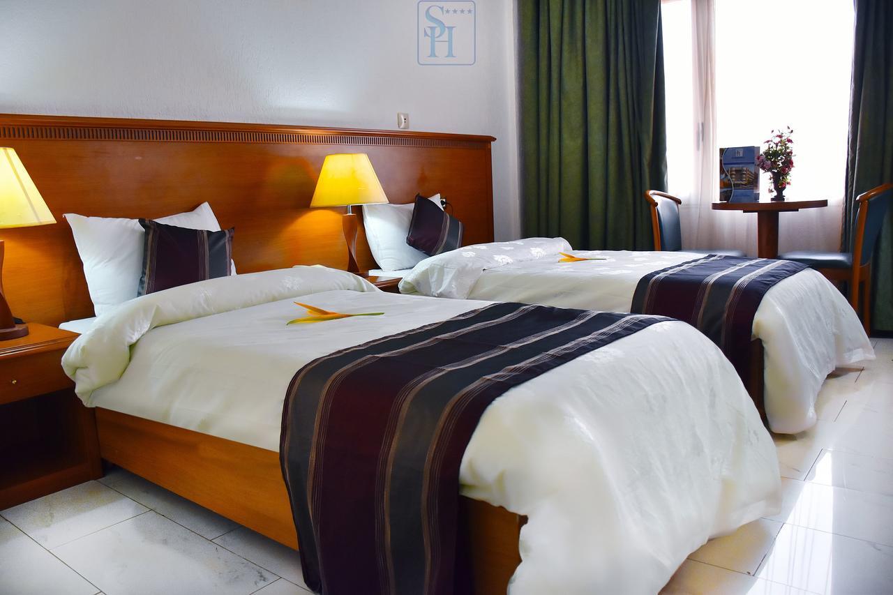 Hotel Splendid Уагадугу Екстериор снимка