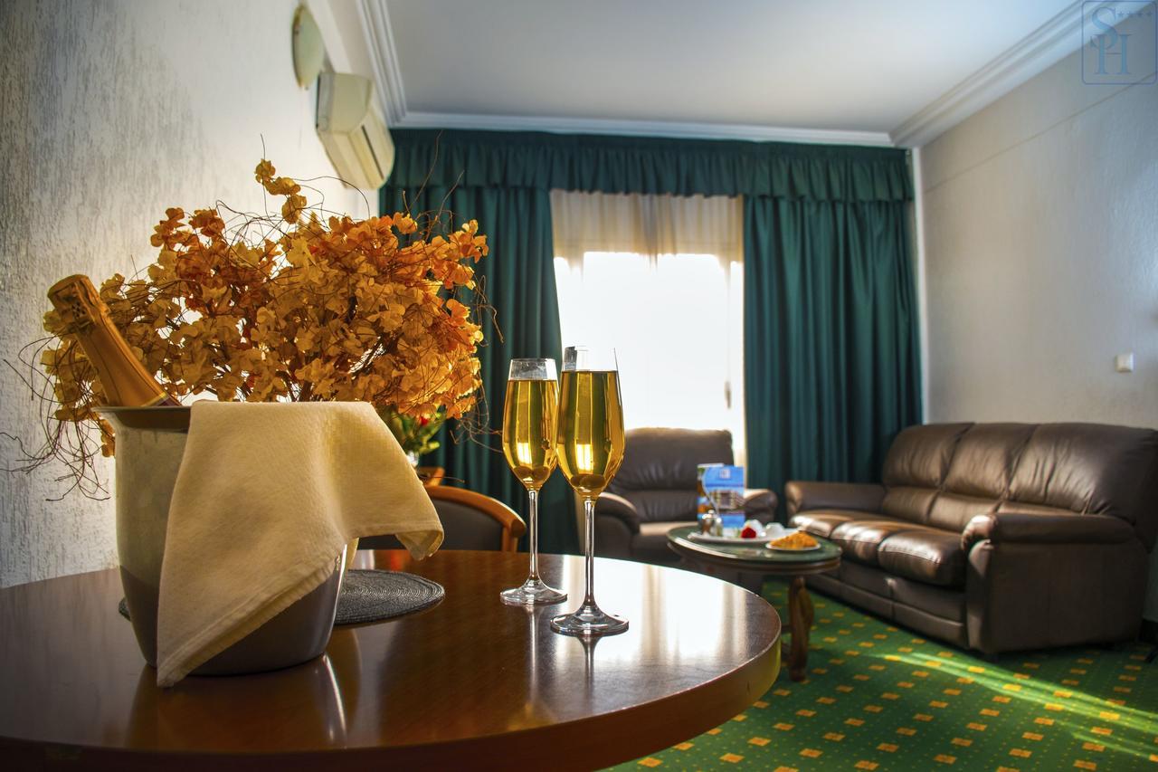 Hotel Splendid Уагадугу Екстериор снимка