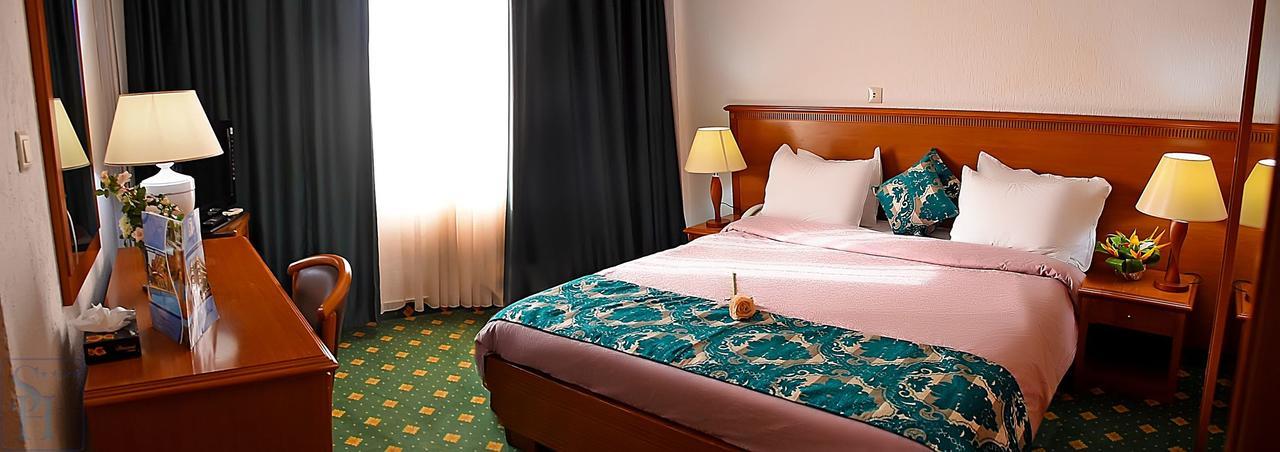 Hotel Splendid Уагадугу Екстериор снимка