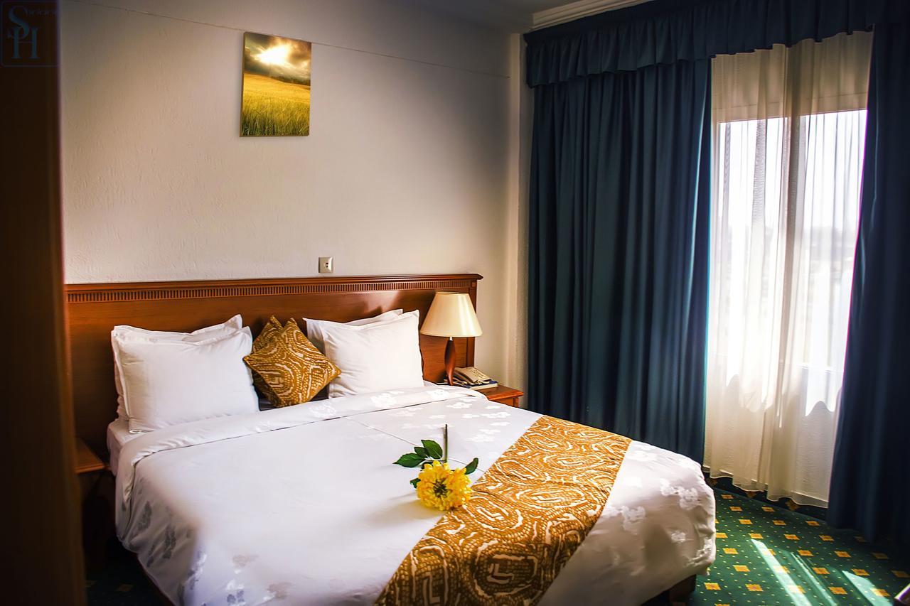 Hotel Splendid Уагадугу Екстериор снимка
