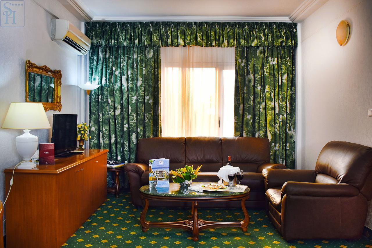 Hotel Splendid Уагадугу Екстериор снимка