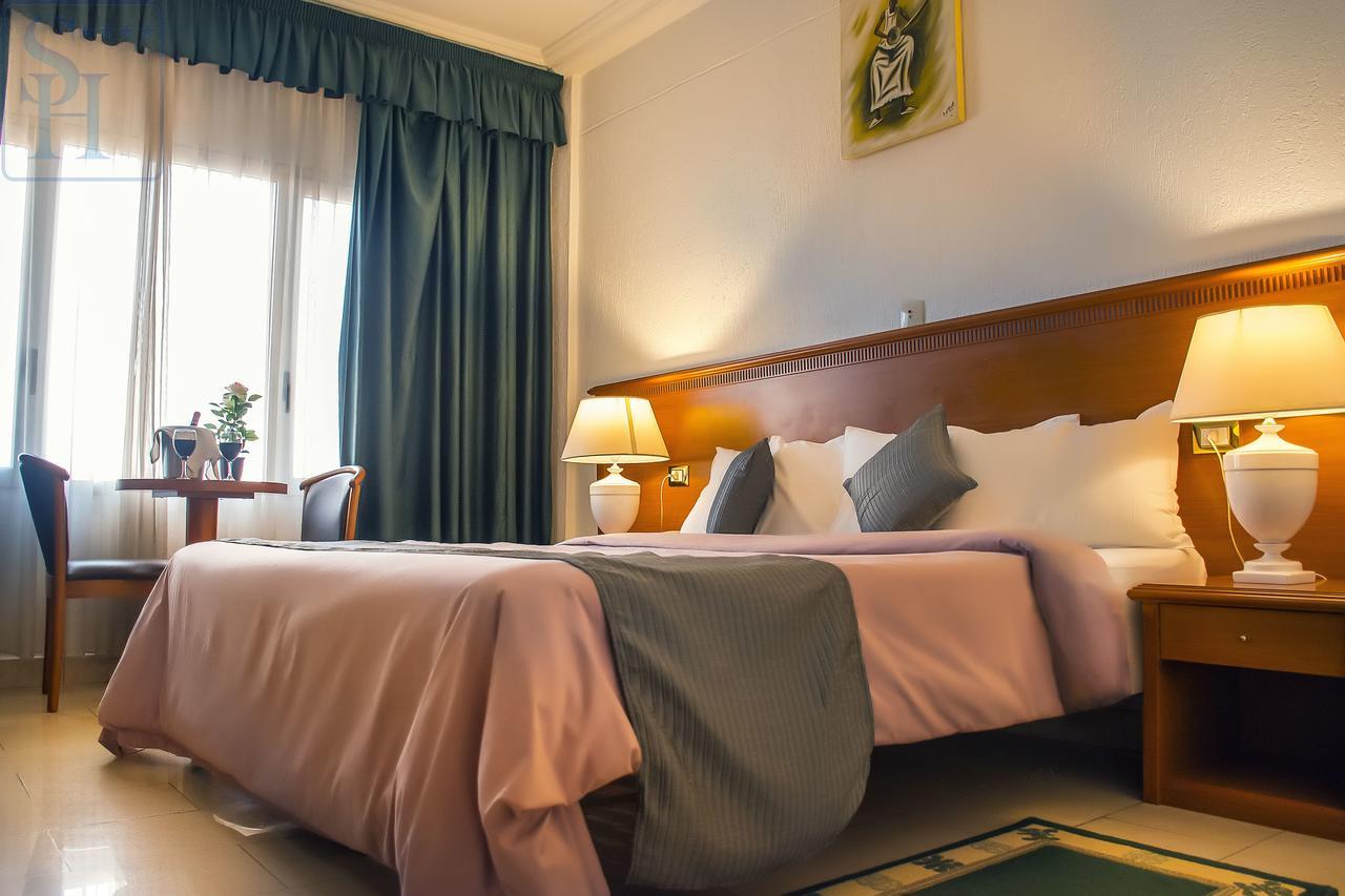 Hotel Splendid Уагадугу Екстериор снимка