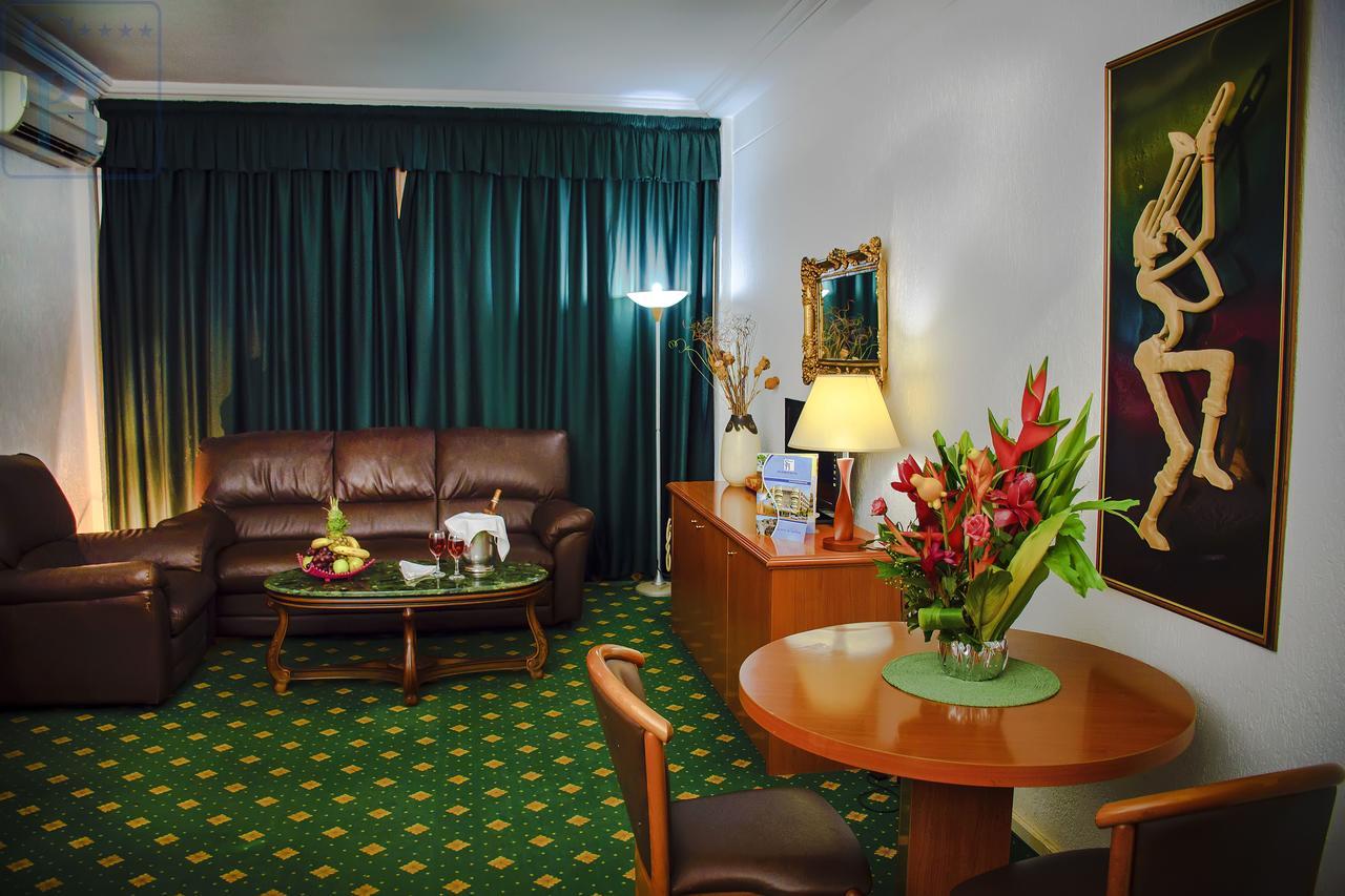Hotel Splendid Уагадугу Екстериор снимка