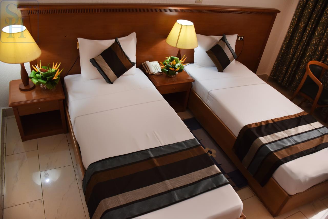 Hotel Splendid Уагадугу Екстериор снимка